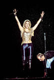 th_33450_celebrity_paradise.com_Shakira_live_Sou_Paulo_003_122_1066lo.jpg