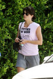 th_76427__Preppie_-_Selma_Blair_arrives_home_after_a_visit_to_her_gym_for_a_morning_workout_-_August_20_2009_918_122_1071lo.jpg