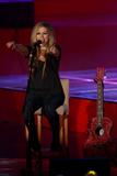 th_05020_Avril_Lavigne_performs_at_Teleton_Charity_Event_in_Mexico_-_December_5_2009_006_122_1113lo.jpg