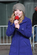 th_537189254_JennetteMcCurdy11202012MacysThanksgivingDayParadeRehearsalinNYC4_122_1147lo.jpg