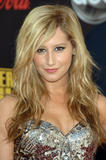 th_29238_Celebutopia-Ashley_Tisdale-2007_American_Music_Awards_Arrivals-05_123_208lo.jpg