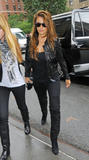 th_93018_Preppie_-_Penelope_Cruz_out_and_about_in_New_York_City_-_October_9_2009_0225_122_33lo.jpg