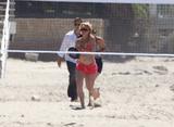 http://img184.imagevenue.com/loc484/th_09506_celeb-city.eu_Lindsay_Lohan_jogging_on_the_beach_in_malibu_007_123_484lo.jpg