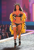 th_09345_fashiongallery_VSShow08_Show-293_122_531lo.jpg