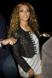 Beyonce Knowles (Бейонс Ноулс) - Страница 2 Th_72284_Preppie_-_Beyonce_Knowles_at_the_new_Kanaloa_Club_in_the_City_of_London_-_Nov._13_2009_4255_122_643lo