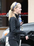 Reese Witherspoon - Страница 2 Th_36361_reese_witherspoon_leaving_a_spin_class-010_122_649lo