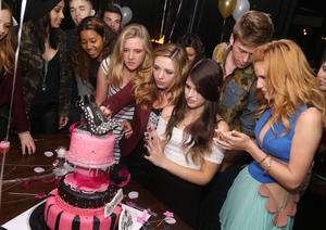 http://img184.imagevenue.com/loc691/th_136010696_Bella_Thorne_at_STK_Restaurant_in_LA_100813_17_122_691lo.jpg