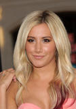 th_43064_celebrity_paradise.com_TheElder_AT69_122_700lo.jpg