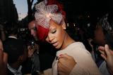th_77337_RihannaoutforshoppinginParis_14_122_795lo.jpg