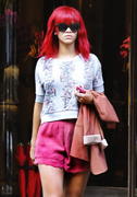th_89174_RihannaleavesPlazaAtheneeHotelParis8.10.2010_19_122_832lo.JPG