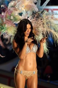 Adriana Lima sexy hot lingerie cleavage Victoria Secret fashion show