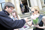 th_40322_celebrity_paradise.com_TheElder_KylieMinogue2011_03_28_leavesherhotelinGlasgow8_122_885lo.jpg