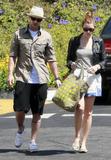th_71556_Preppie_-_Jessica_Biel_shopping_at_Whole_Foods_in_Brentwood_-_July_4_2009_567_122_905lo.jpg