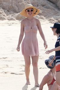 Katy Perry at a Beach in Cabo San Lucas, Mexico - 5_9_17-f6af0tr162.jpg