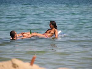 Voyeur Bulgarian Beach Girls-e1pwum2bhi.jpg
