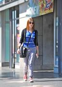 http://img184.imagevenue.com/loc1133/th_600945649_Anna_Kendrick_out_and_about_in_Hollywood5_122_1133lo.jpg