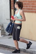 http://img184.imagevenue.com/loc1186/th_71686_Ashley_Greene_visits_the_gyms_in_LA2_122_1186lo.jpg