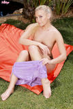 Michelle in She's Sexy And She Knows It 41emjuhccj