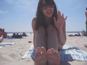 Friends feet Eva Beach -k6g4j0sbdz.jpg